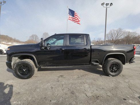 Used 2025 Chevrolet Silverado 2500 ZR2 w/ Technology Package image 2