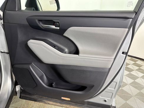 Used 2024 Toyota Highlander XLE image 15