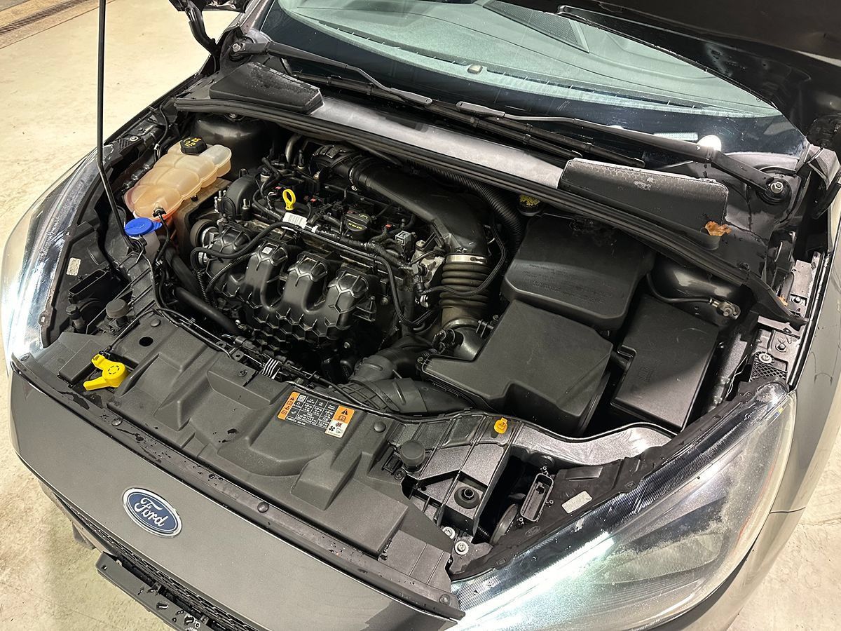 Used 2016 Ford Focus ST FWD image 4