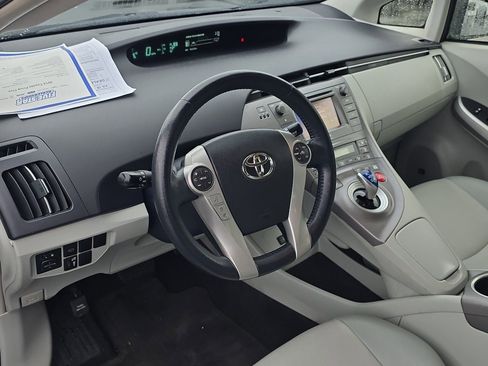 Used 2014 Toyota Prius Five image 14
