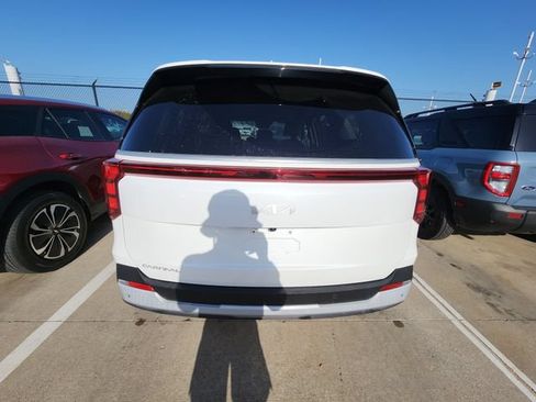 Used 2025 Kia Carnival FWD image 5
