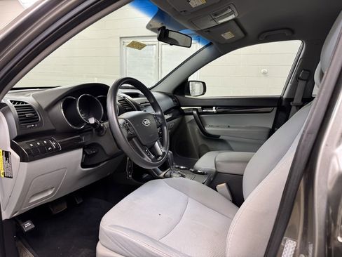 Used 2011 Kia Sorento LX image 13
