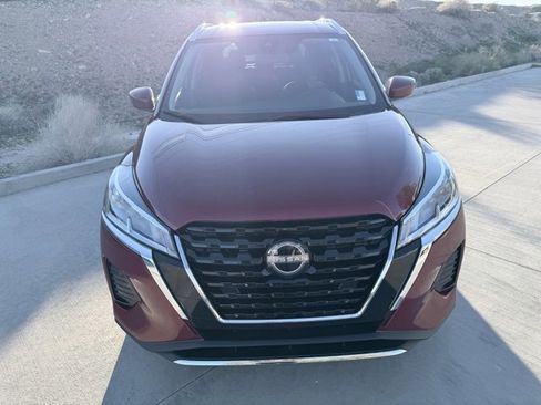 Certified 2024 Nissan Kicks SV image 2