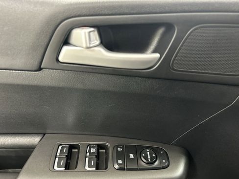 Used 2018 Kia Sportage LX AWD/4WD image 11