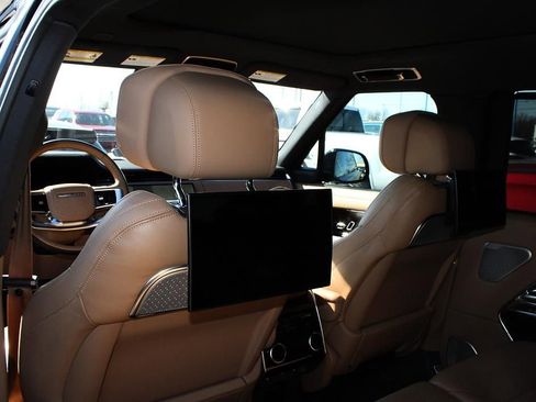 Used 2023 Land Rover Range Rover Long Wheelbase Autobiography image 45