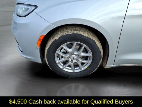 New 2026 Chrysler Pacifica Select image 10