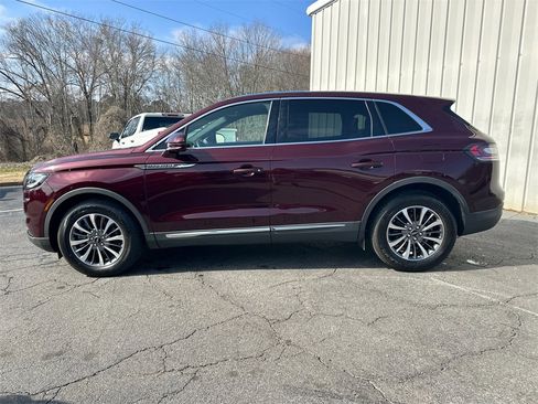 Used 2022 Lincoln Nautilus Reserve image 9