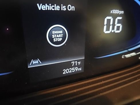 Used 2024 Hyundai Venue SEL FWD image 7