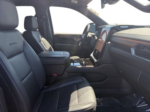 Certified 2025 GMC Yukon XL Denali AWD/4WD image 17