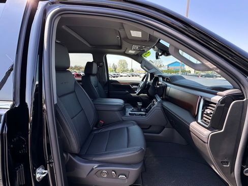 Used 2025 GMC Sierra 1500 Denali w/ Denali Reserve Package AWD/4WD image 9