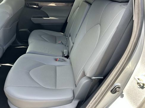 Used 2020 Toyota Highlander Limited AWD/4WD image 22