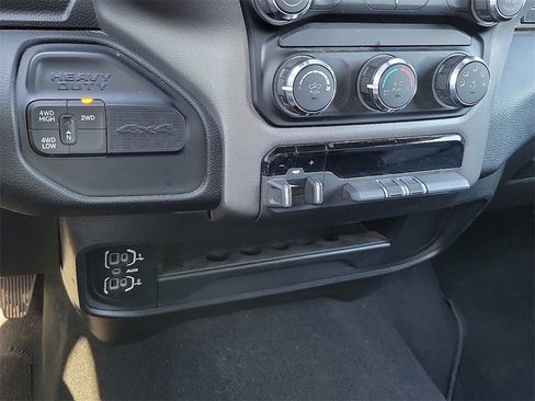 Used 2024 RAM 2500 Big Horn image 17