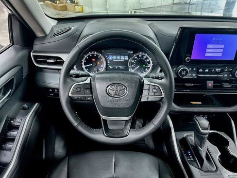 Used 2024 Toyota Highlander XLE FWD image 17
