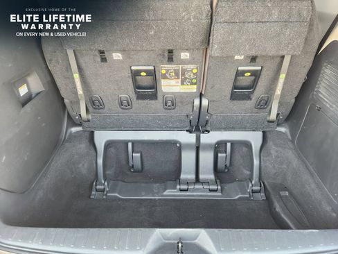 Used 2024 Toyota Sienna Platinum FWD image 33