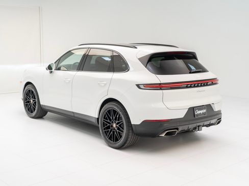 Certified 2026 Porsche Cayenne AWD/4WD image 3