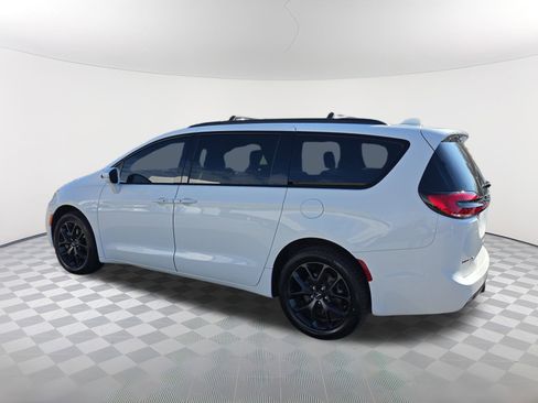 Used 2022 Chrysler Pacifica Touring-L w/ S Appearance Package image 7