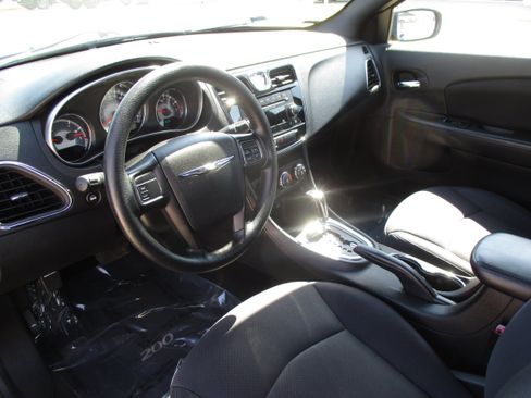 Used 2014 Chrysler 200 LX FWD image 12