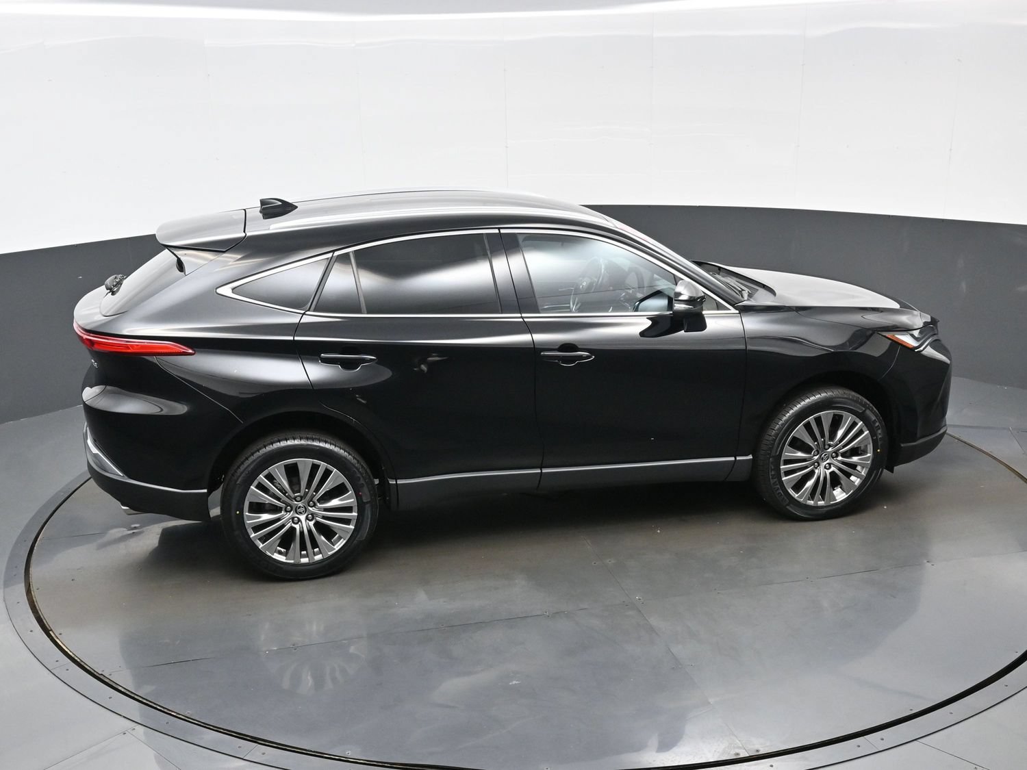 Used 2024 Toyota Venza XLE AWD/4WD image 42