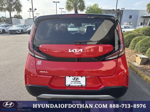 Used 2025 Kia Soul LX w/ LX Technology Package FWD image 3