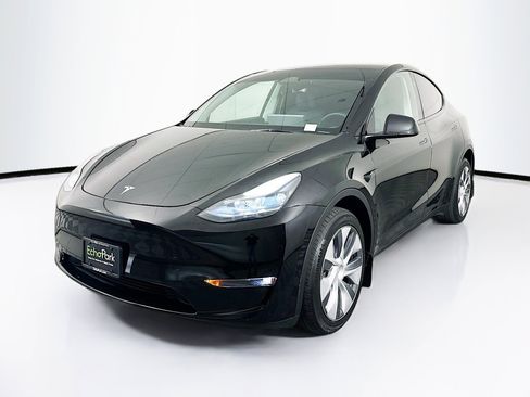 Used 2023 Tesla Model Y Long Range AWD/4WD image 3