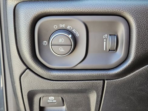 New 2026 RAM 1500 Express image 24