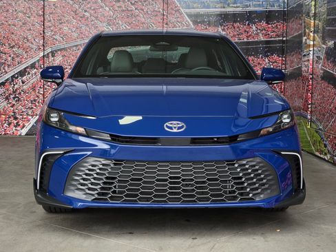 Used 2026 Toyota Camry SE FWD image 3