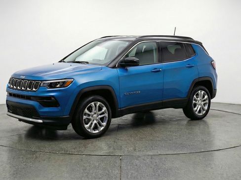 Used 2025 Jeep Compass Limited image 3