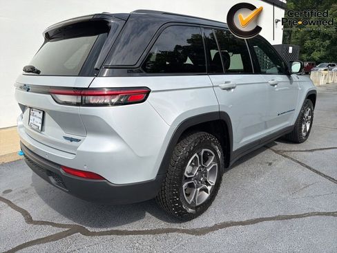 Certified 2022 Jeep Grand Cherokee Trailhawk AWD/4WD image 11