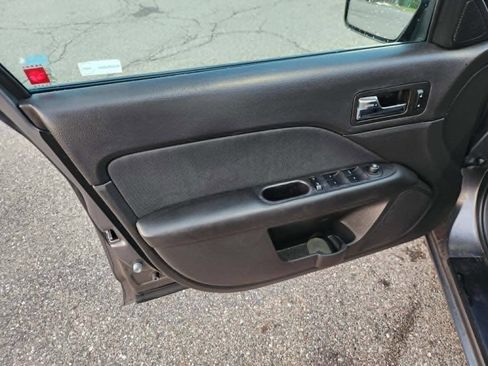 Used 2010 Ford Fusion SE FWD image 10