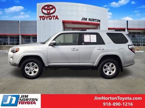 Used 2024 Toyota 4Runner SR5 AWD/4WD image 4