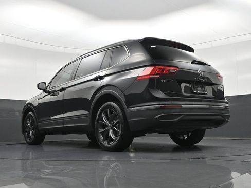 Used 2022 Volkswagen Tiguan SE w/ Panoramic Sunroof Package AWD/4WD image 24