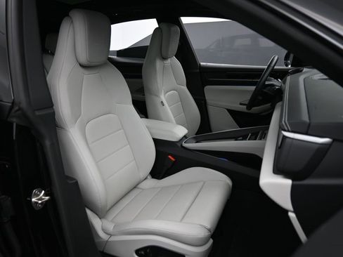 Certified 2025 Porsche Macan 4S Electric image 29