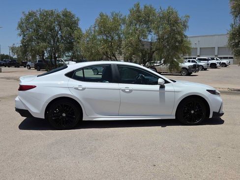 Used 2025 Toyota Camry SE FWD image 9