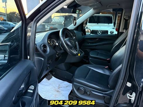 Used 2018 Mercedes-Benz Metris Passenger image 21