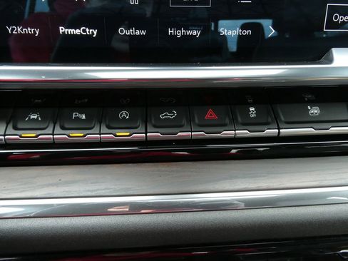 Used 2024 GMC Sierra 1500 SLT w/ SLT Premium Plus Package image 32