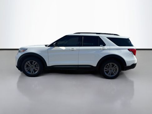 Used 2022 Ford Explorer XLT w/ Equipment Group 202A AWD/4WD image 2