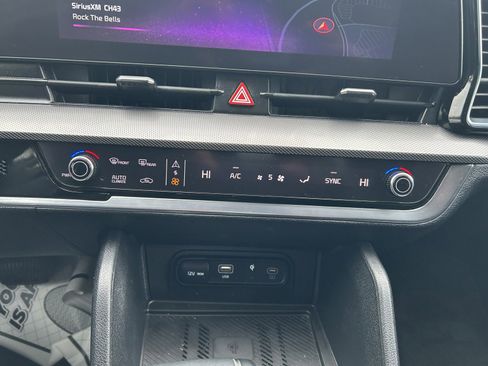 Used 2025 Kia Sportage SX image 28