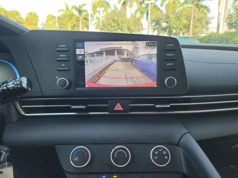 Used 2025 Hyundai Elantra SE FWD image 19