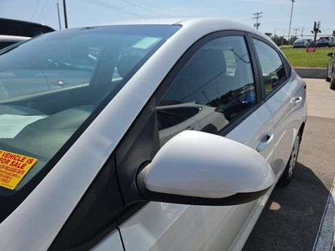 Used 2018 Hyundai Accent SE FWD image 5