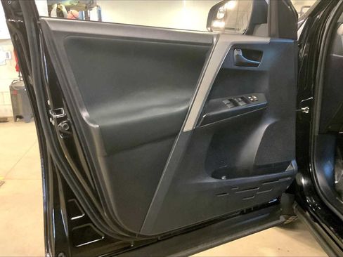 Used 2017 Toyota RAV4 LE w/ Carpet Mat Package image 21