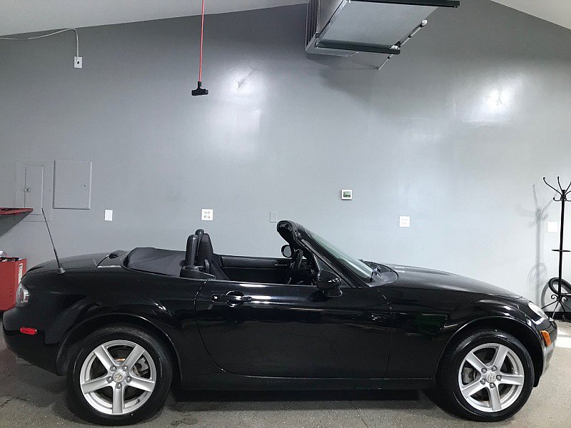 Used 2007 MAZDA MX-5 Miata Sport RWD image 3