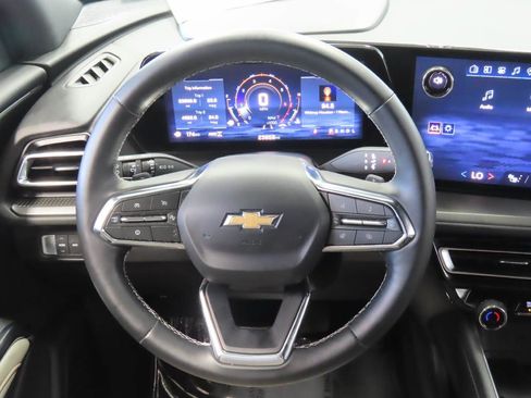 Used 2025 Chevrolet Traverse LT AWD/4WD image 7