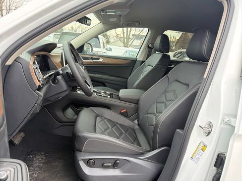 Used 2026 Volkswagen Atlas SE FWD image 9