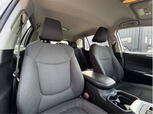 Used 2019 Toyota RAV4 LE w/ All Weather Liner Package AWD/4WD image 4