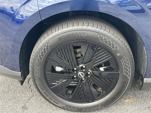 Certified 2025 Nissan Murano SV image 29