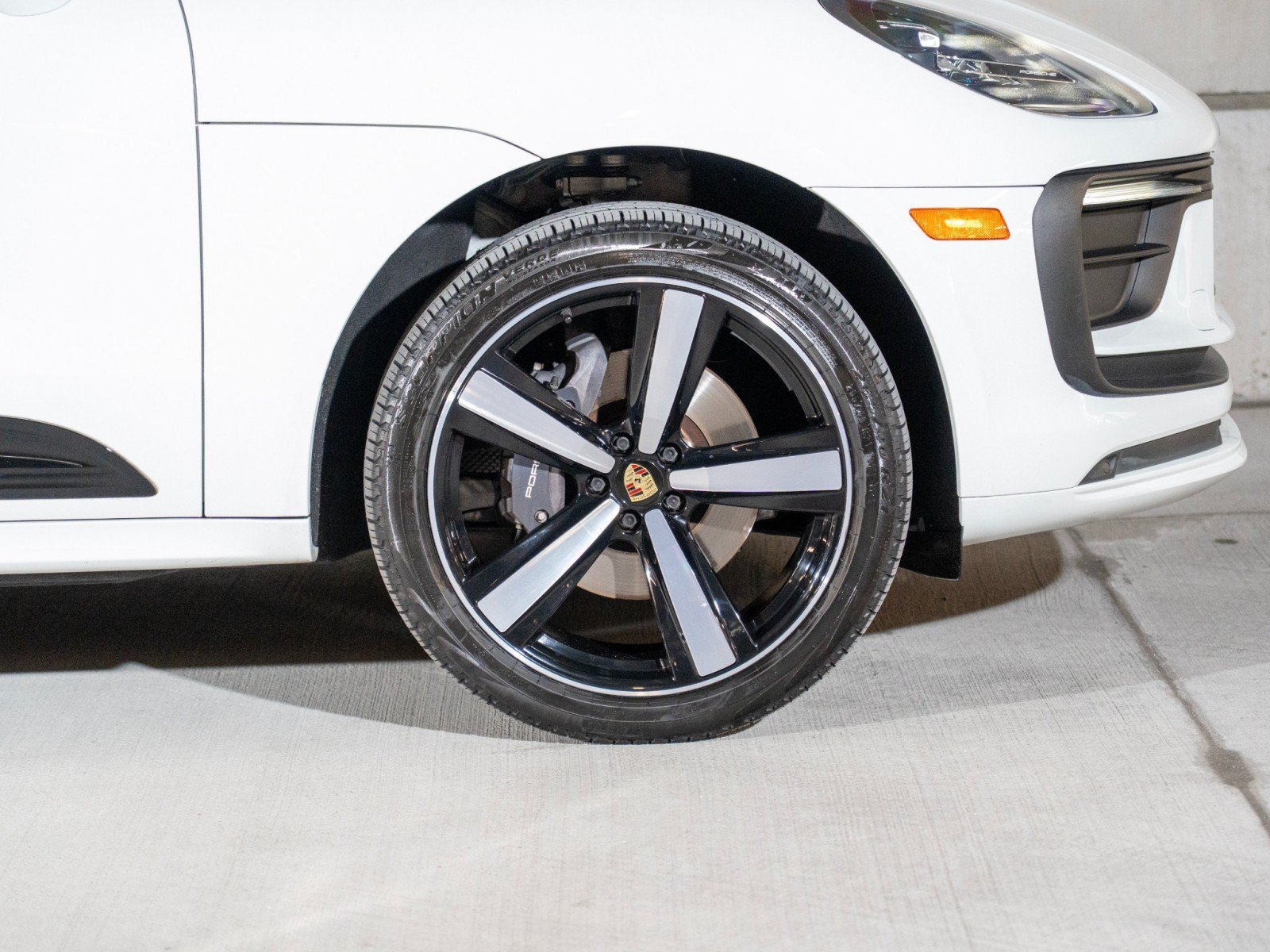 Certified 2022 Porsche Macan AWD/4WD image 11