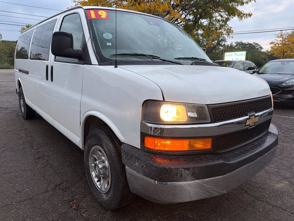 Used 2019 Chevrolet Express 3500 LT w/ LT Preferred Equipment Group RWD image 3
