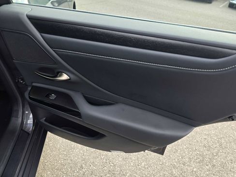 Certified 2025 Lexus ES 300h w/ Premium Package image 13