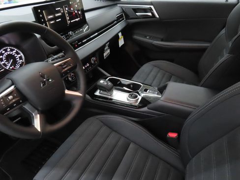 New 2026 Mitsubishi Outlander LE FWD image 21