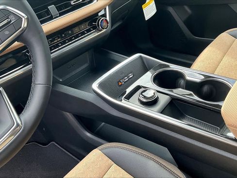 New 2026 Chevrolet Equinox ACTIV w/ Safety and Technology Package AWD/4WD image 8